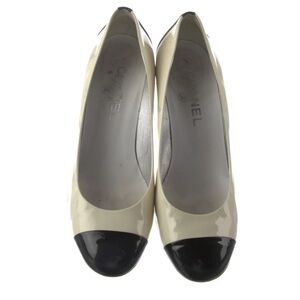 CHANEL Women's Black and Cream Flats